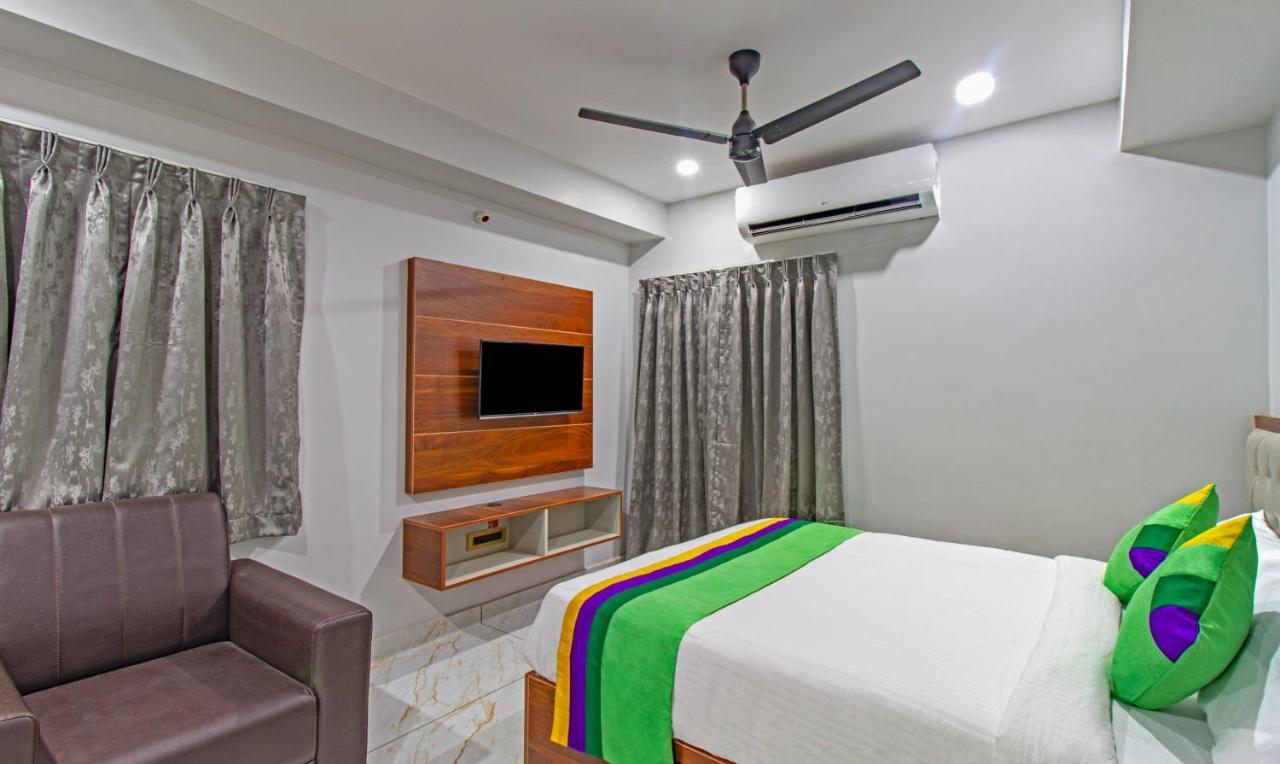 Treebo Abhi Suites, 400 Mts From Guntur Junction Guntūr Exterior foto