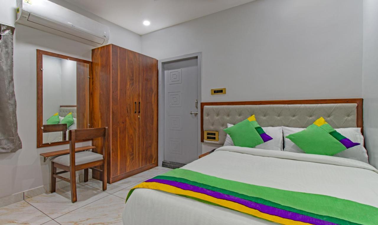 Treebo Abhi Suites, 400 Mts From Guntur Junction Guntūr Exterior foto