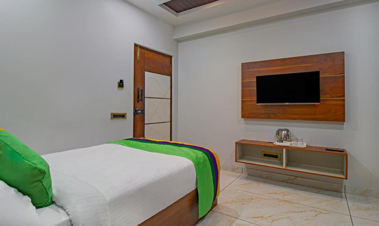 Treebo Abhi Suites, 400 Mts From Guntur Junction Guntūr Exterior foto