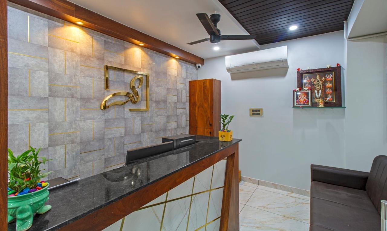 Treebo Abhi Suites, 400 Mts From Guntur Junction Guntūr Exterior foto