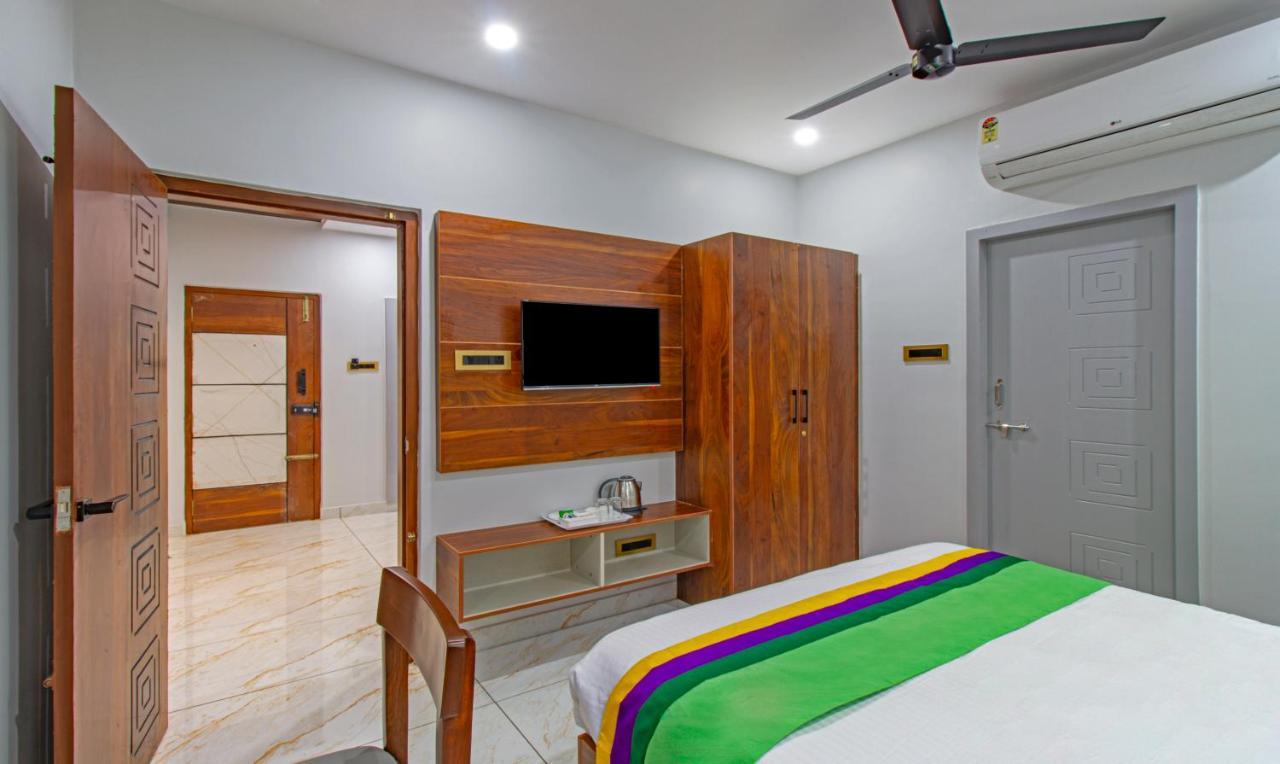 Treebo Abhi Suites, 400 Mts From Guntur Junction Guntūr Exterior foto